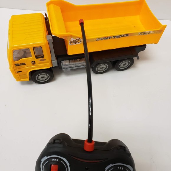 New Remote Controlled Dump Truck - Picture 4 of 10
